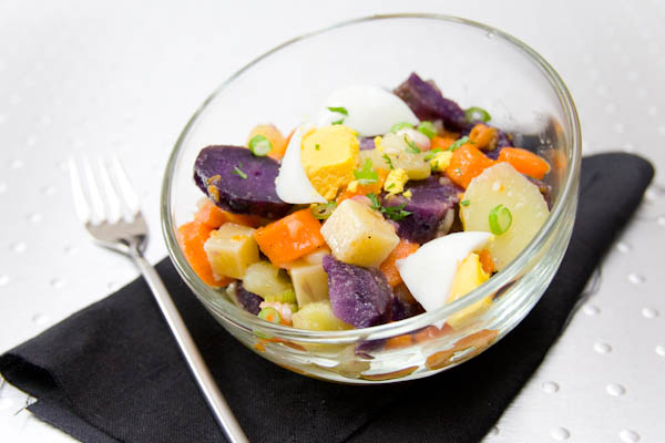 Photographie culinaire salade multicolore du placard