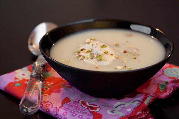 Photographie culinaire velouté de navets & chantilly au beurre de cacahuètes