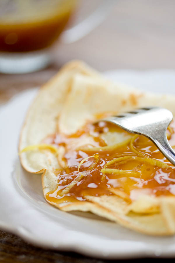 Photographie culinaire crêpes et caramel au citron