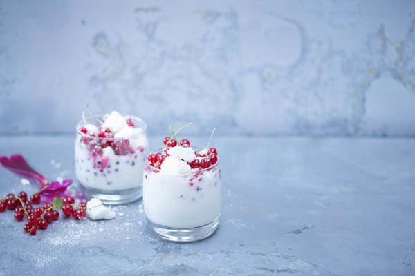 photographie culinaire fromage blanc meringue groseilles