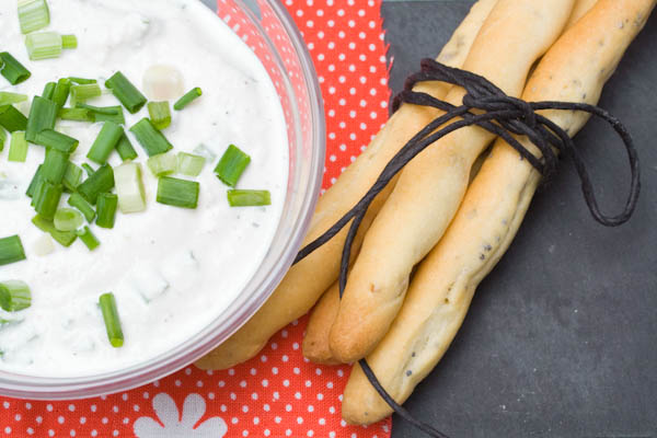 Photographie culinaire gressini et sauce à la ricotta