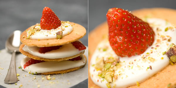 Photographie culinaire mille-feuille sablé aux fraises et à la ricotta