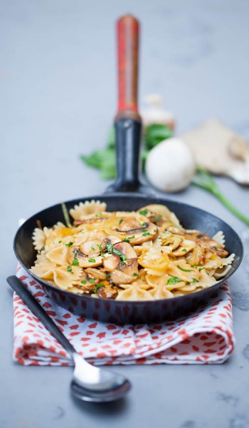 poêlée de farfalles aux champignons et oignons