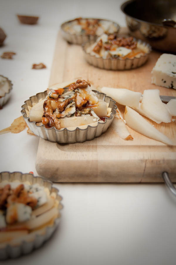 Photographie culinaire tartelettes poire roquefort