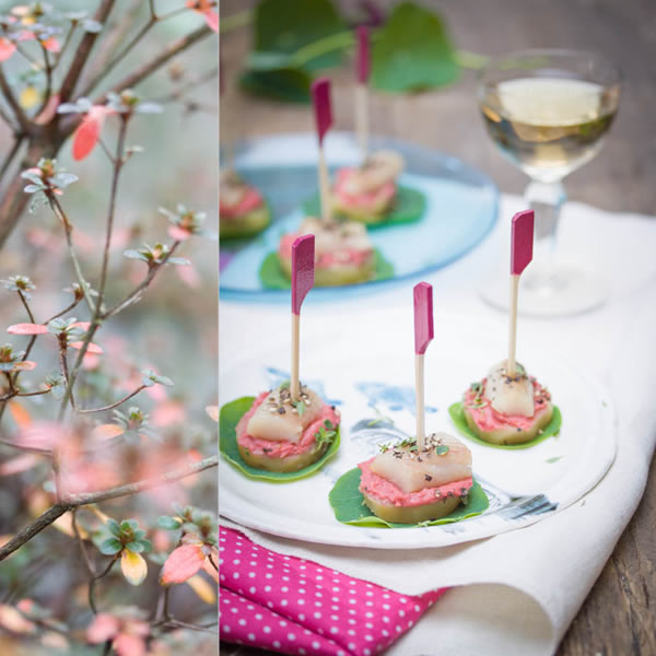 Photographie culinaire toasts de pommes de terre, kipper et beurre rose 