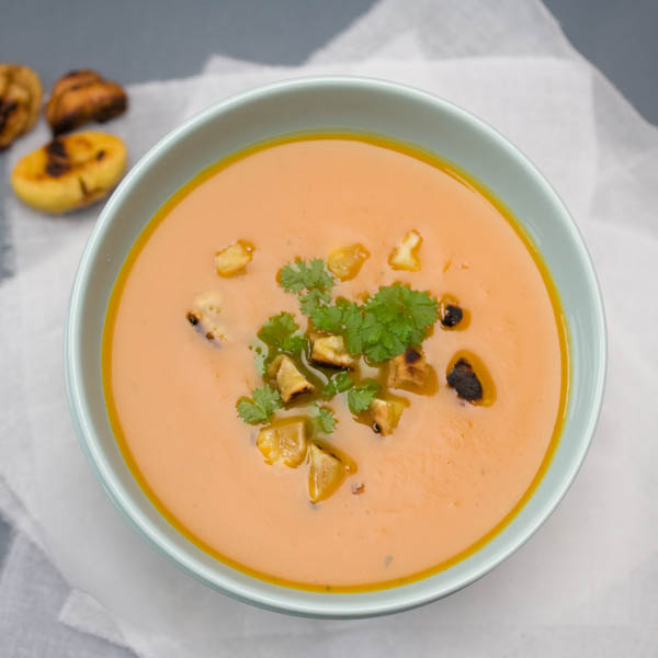 Photographie culinaire velouté au potiron et châtaignes